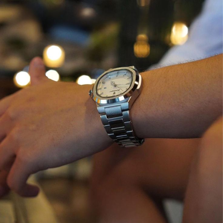 Relógio Masculino Fundo Branco Nautilus
