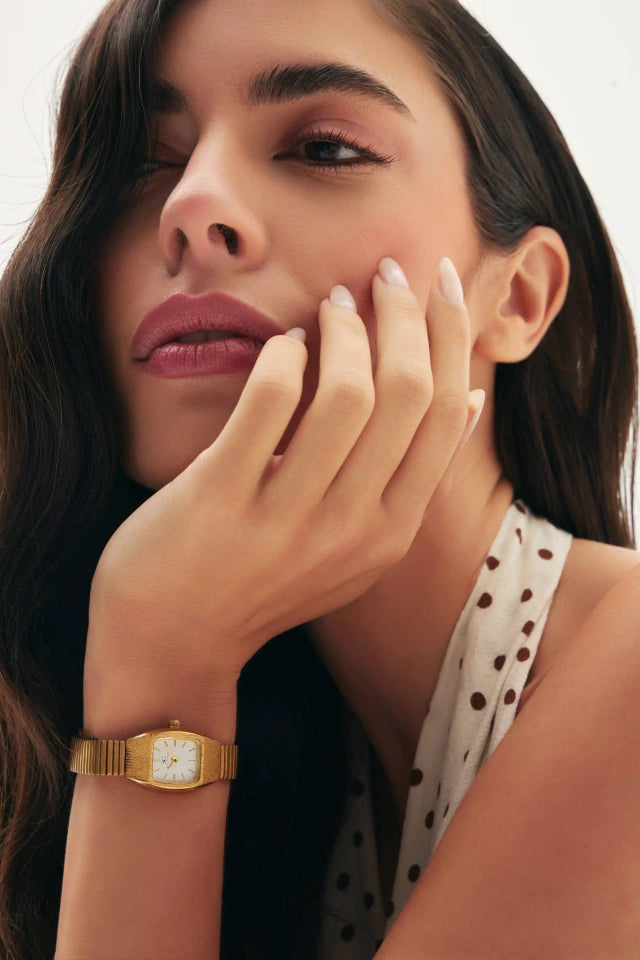 Relógio Vintage Feminino Quadrado Yumi Dourado